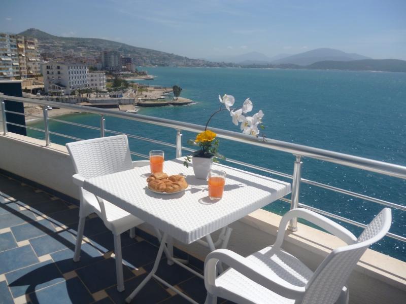 Beautifull Holiday Apartment Larisa Sarandë エクステリア 写真